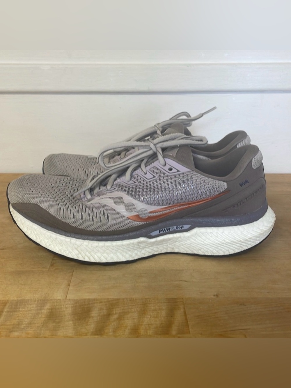 Saucony Triumph 18 PWRRun+ Running Shoes Cushioned Sneakers women’s size 9